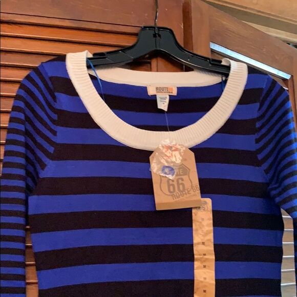 NWT Scoop Neck Sweater - Picture 2 of 4